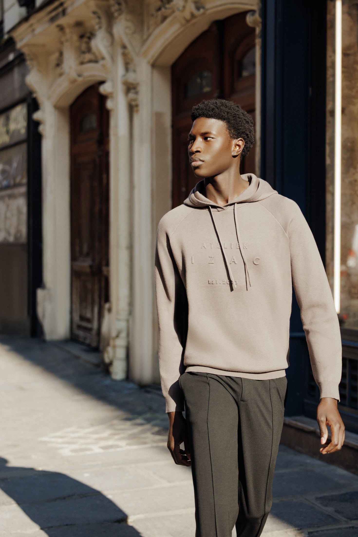 Pull à capuche en maille chatain - IZAC