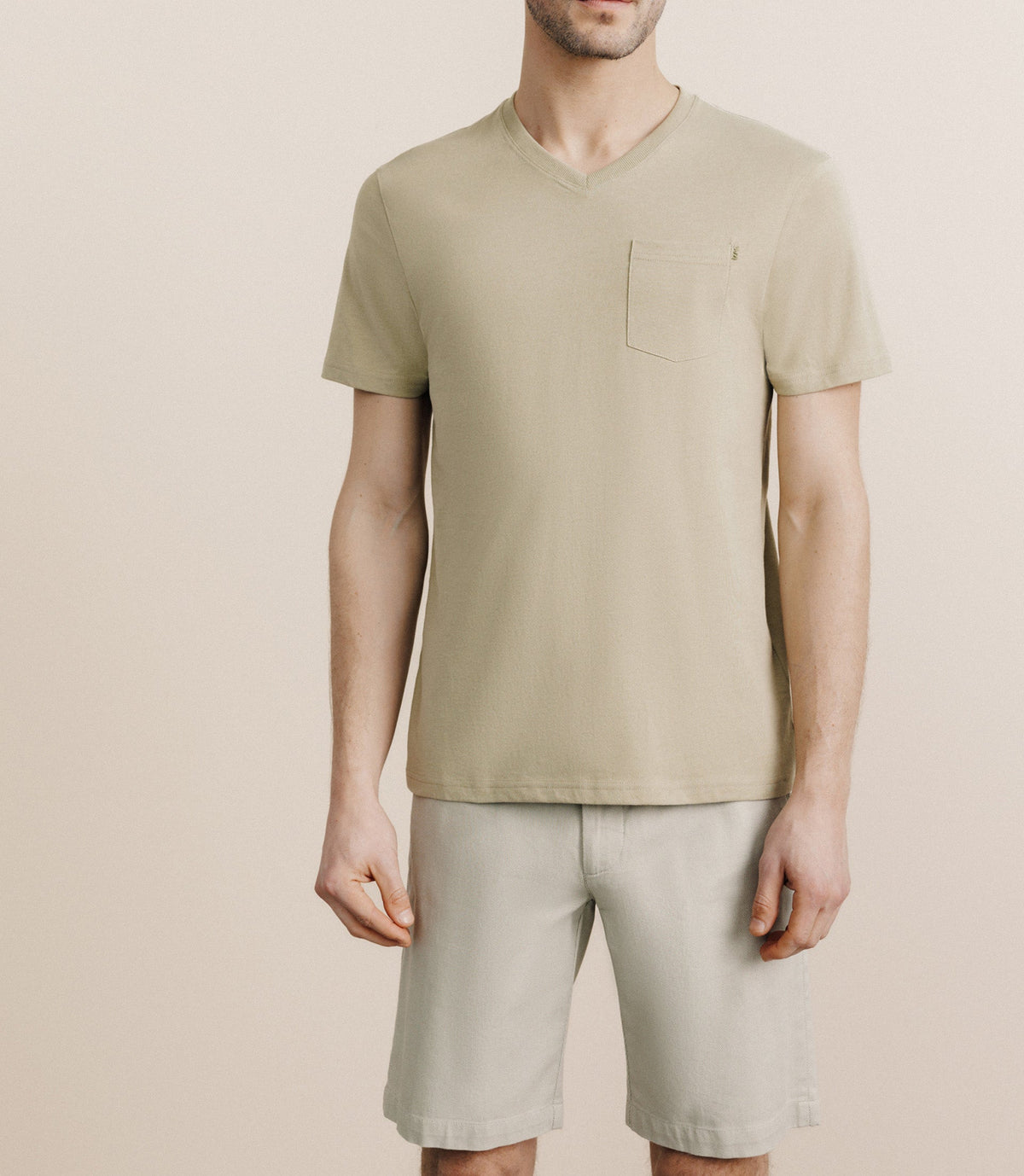 T-shirt col V avec poche kaki - IZAC