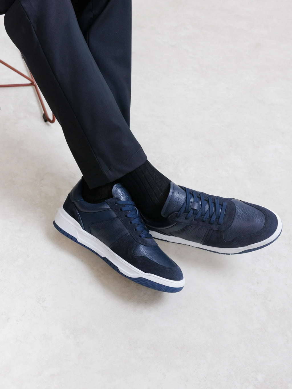 Baskets en cuir marine - IZAC