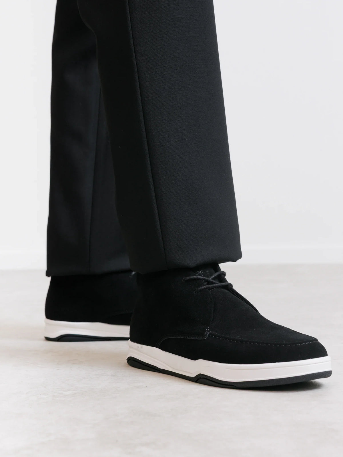 Bottines casual en suède noir - IZAC