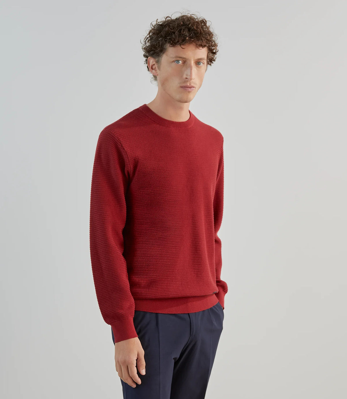 Pull col rond en jeu de points rouge foncé - IZAC