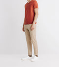 T-shirt col V avec poche rouge - IZAC
