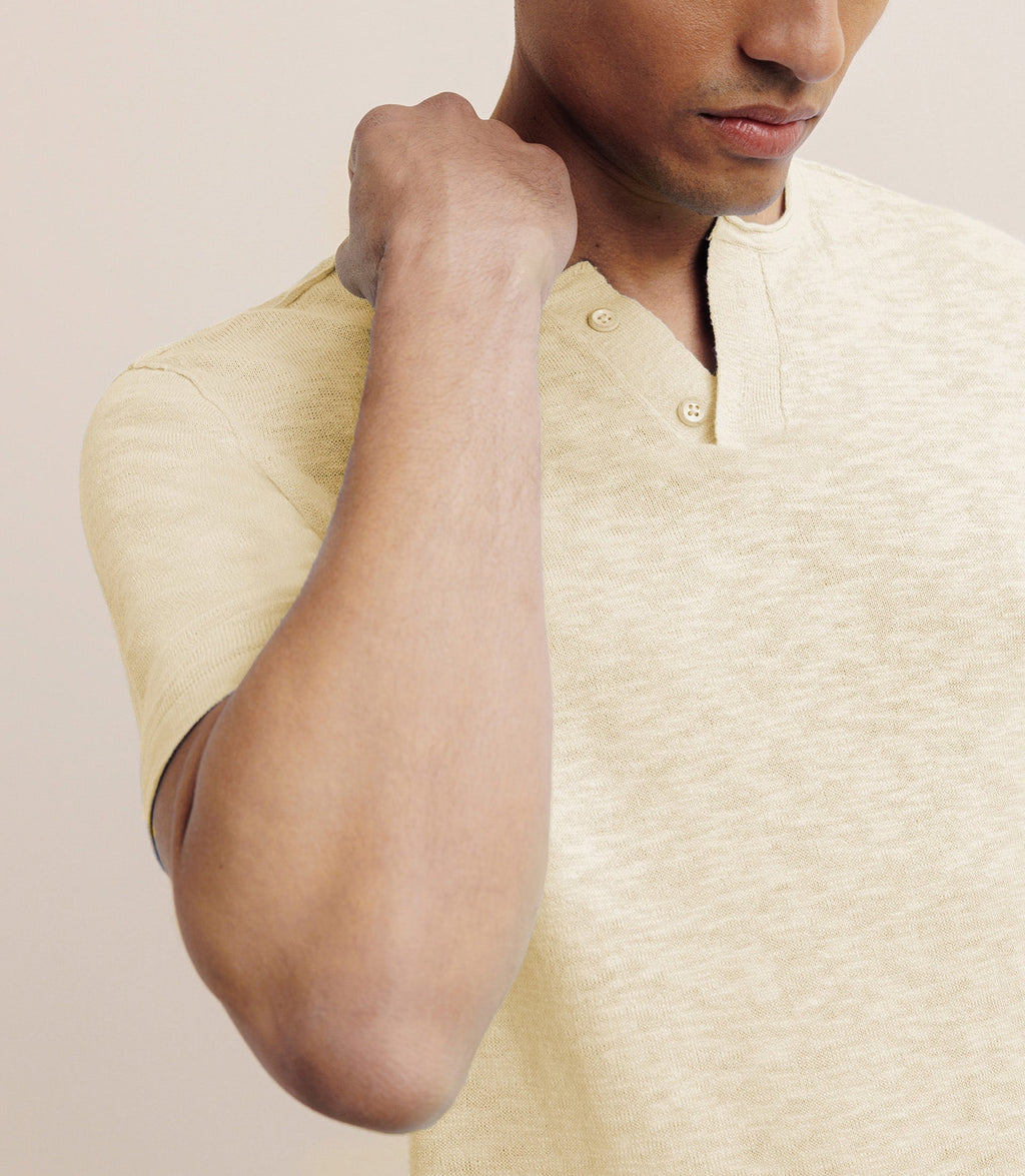 T-shirt en lin boutonné jaune - IZAC