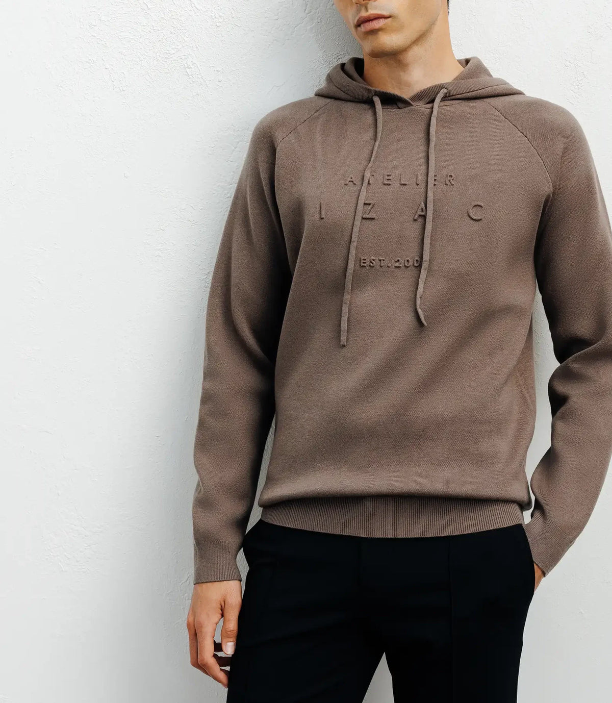 Pull à capuche en maille chatain - IZAC