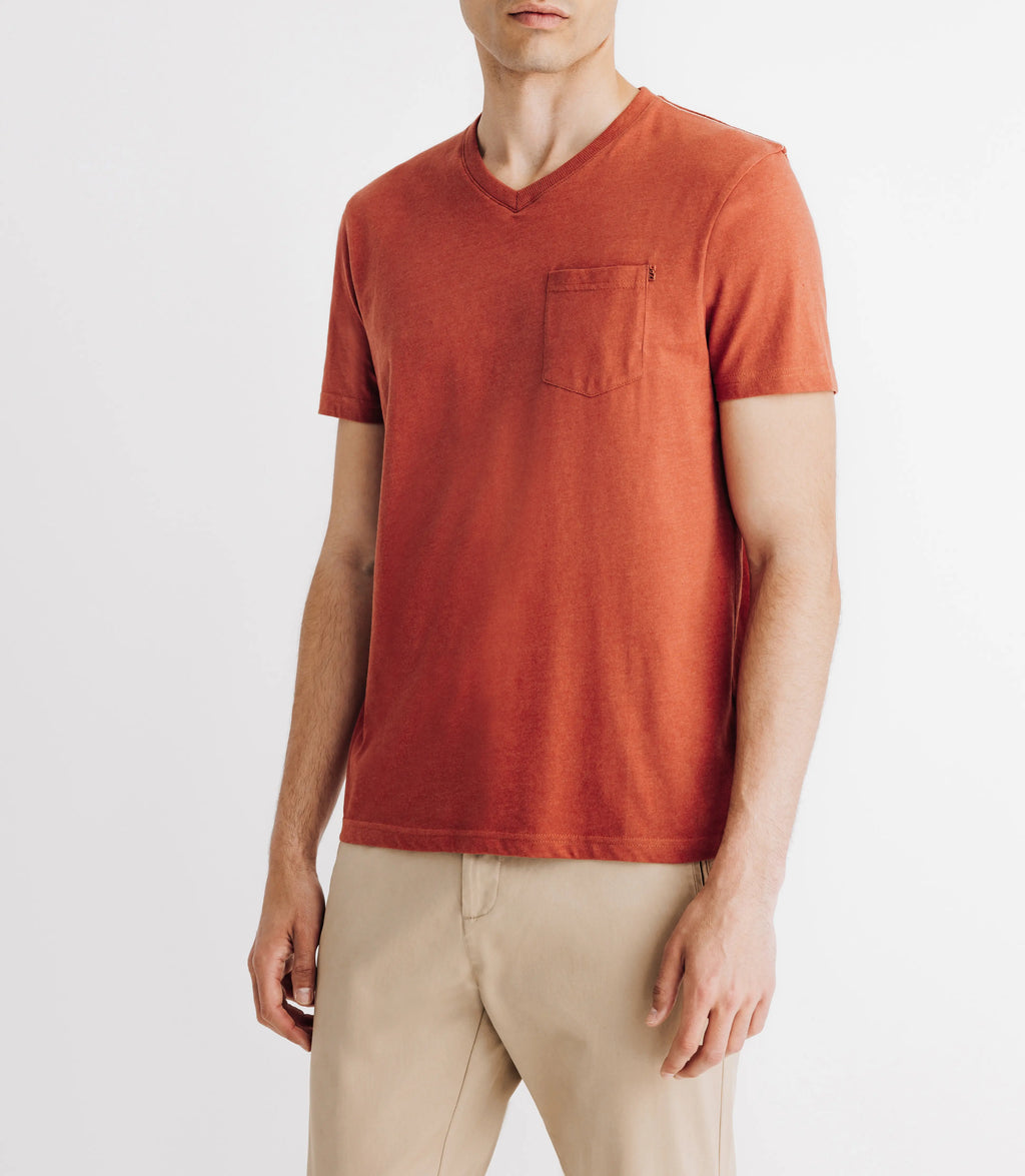 T-shirt col V avec poche rouge - IZAC