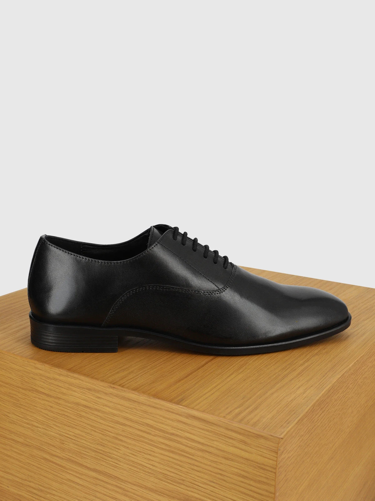 Richelieu en cuir noir - IZAC