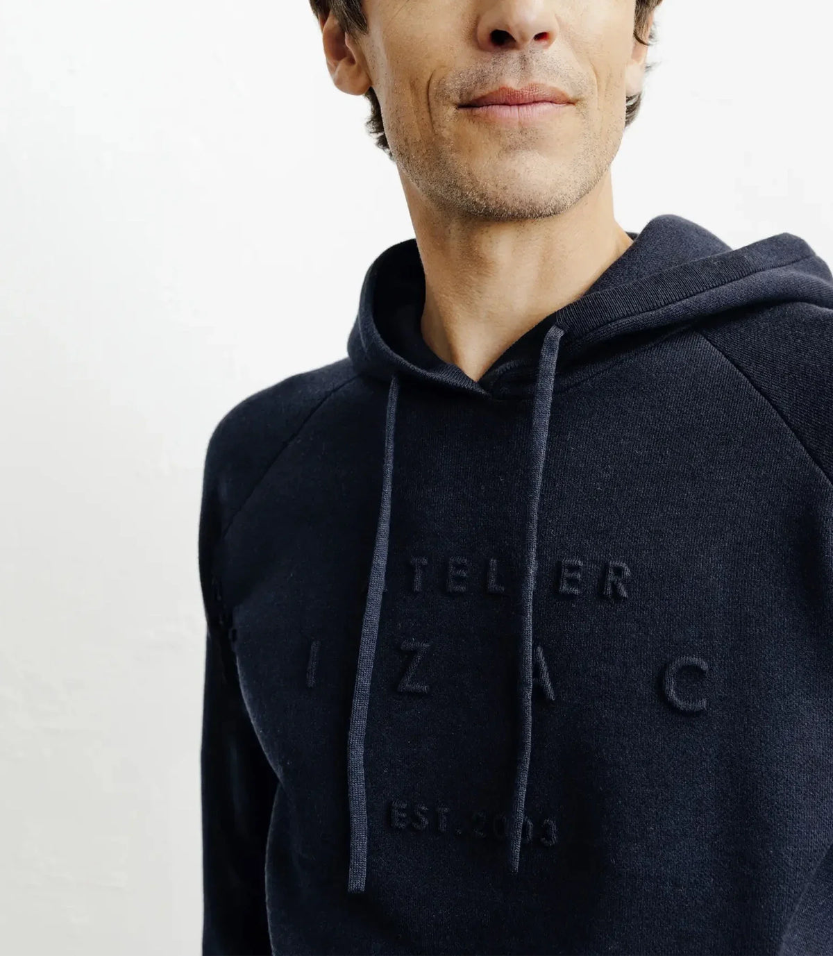 Pull à capuche en maille marine - IZAC