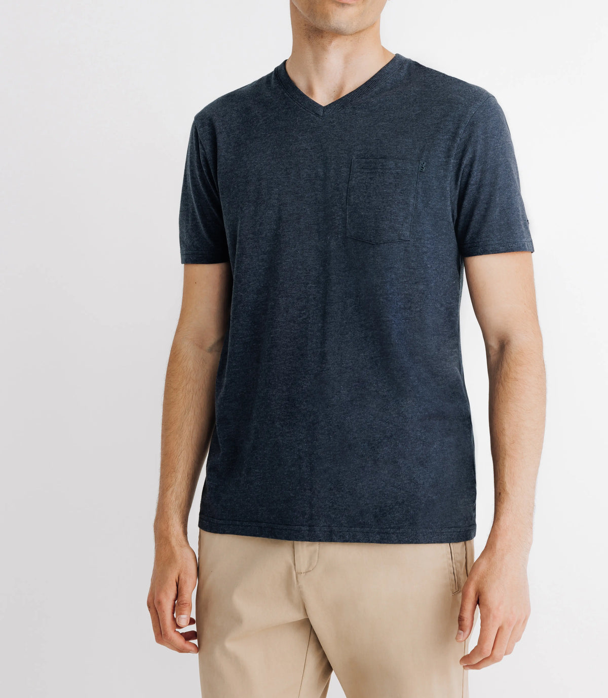 T-shirt col V avec poche marine - IZAC