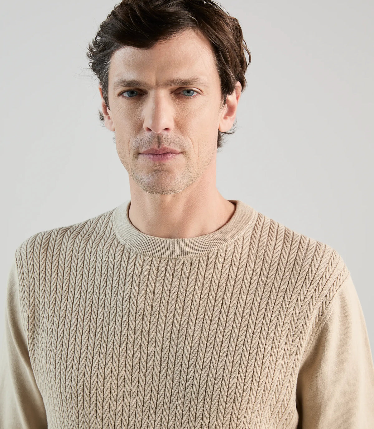 Pull col rond en maille torsadée beige - IZAC