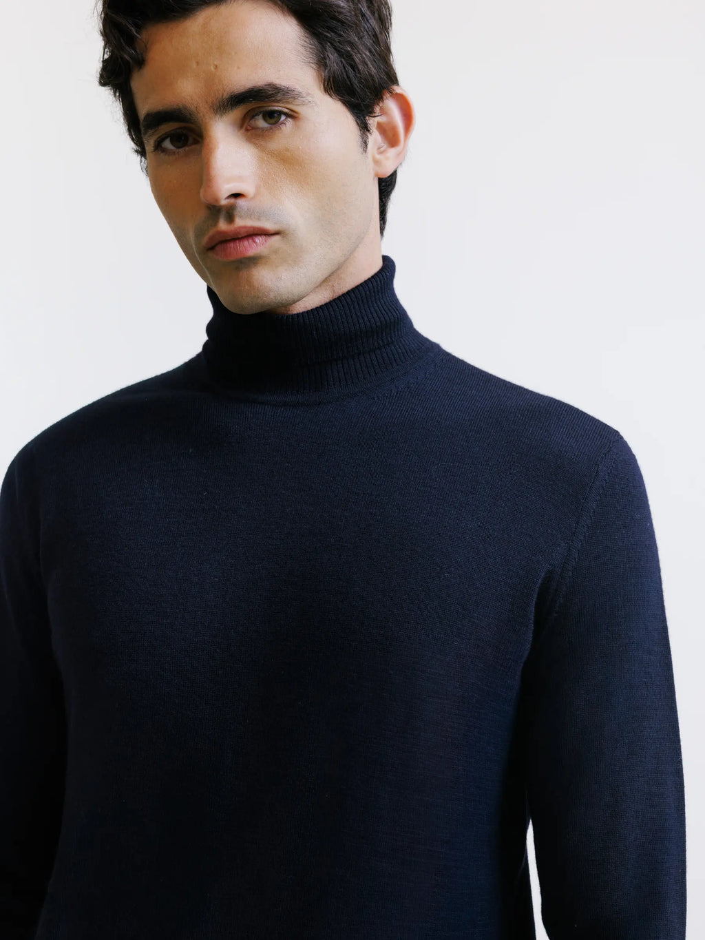 Pull col roulé en mérinos marine - IZAC