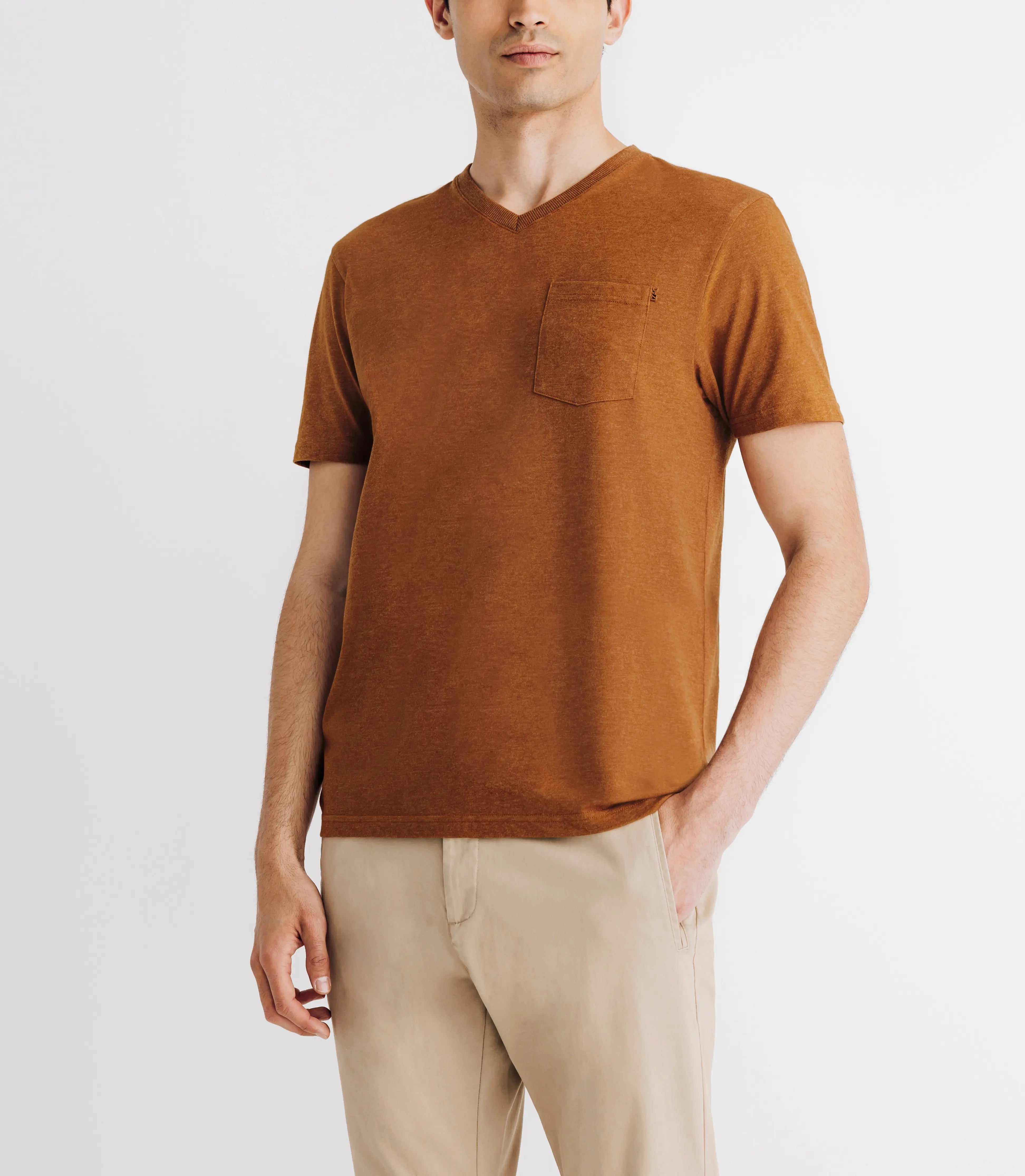 T-shirt col V avec poche camel - IZAC