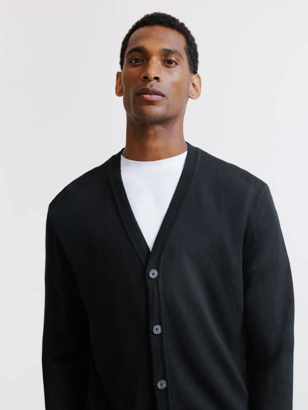 Cardigan en laine mérinos noir - IZAC