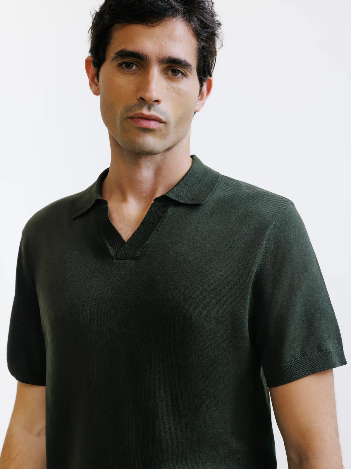 Polo col ouvert en maille vert moyen - IZAC