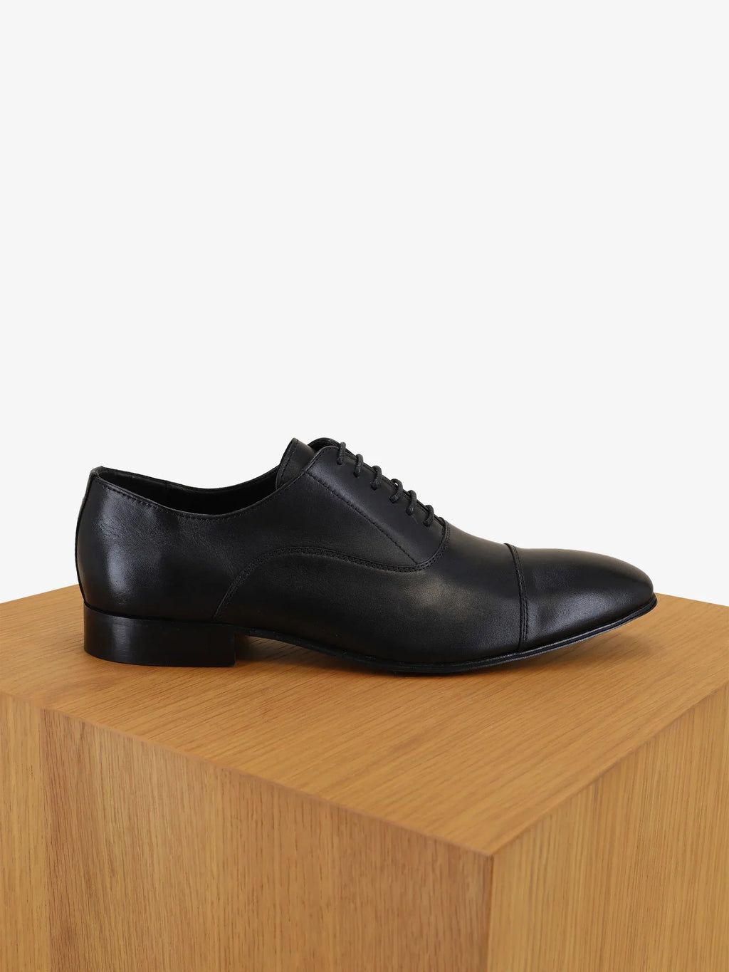 Richelieu en cuir noir - IZAC