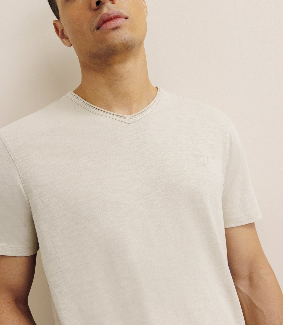T-shirt col V beige - IZAC