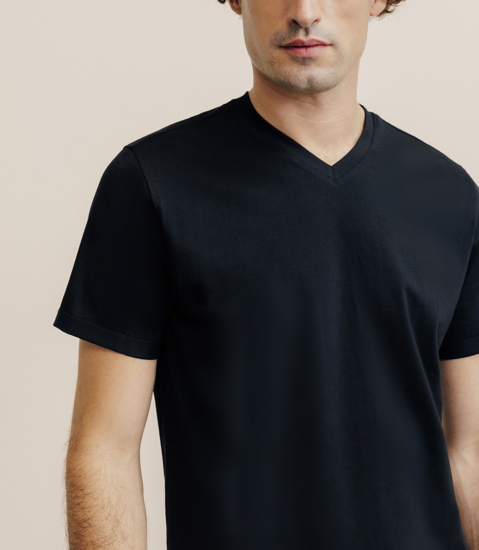 Pack de 2 t-shirts col V noir et blanc - IZAC