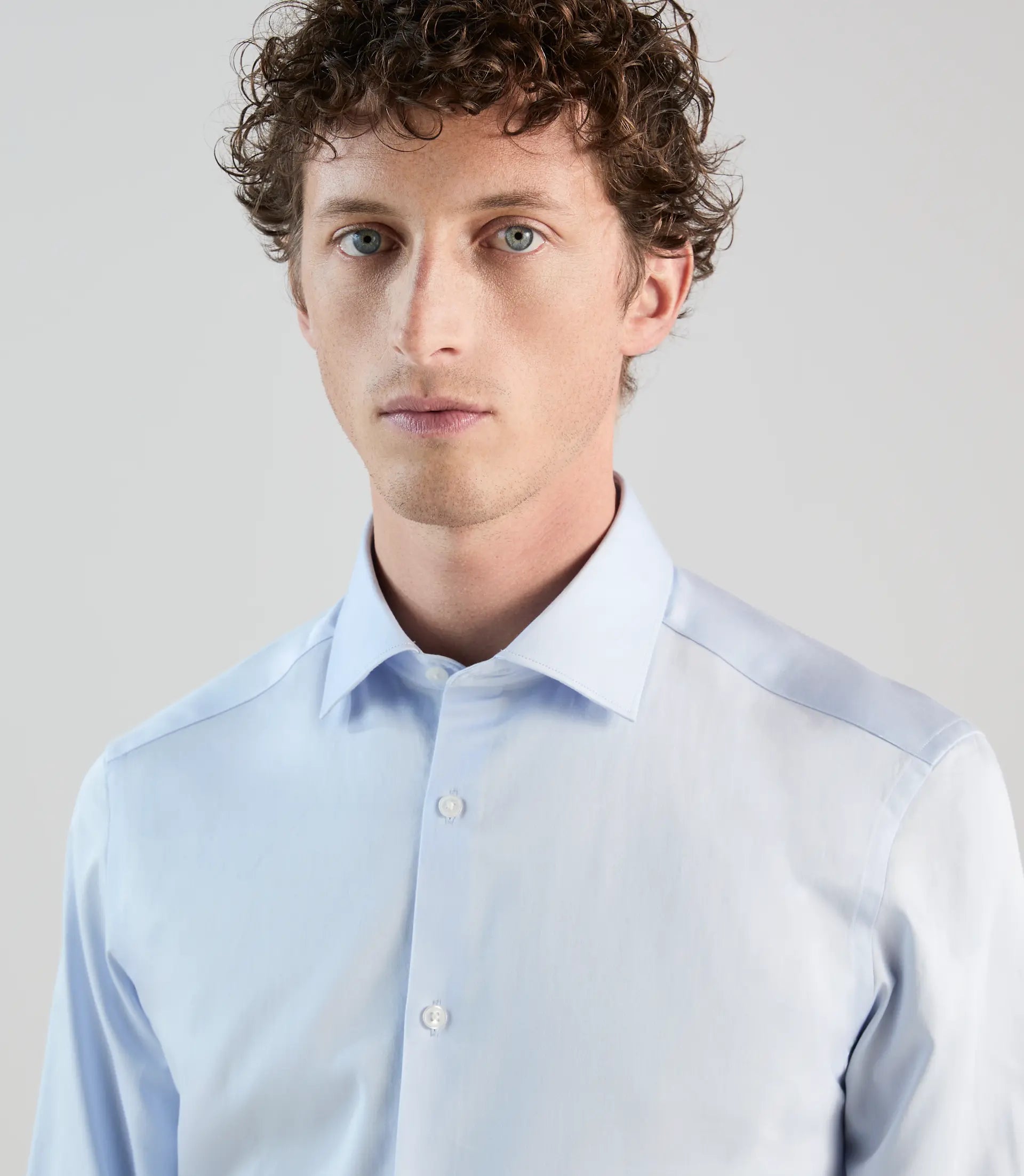 Chemise slim en satin de coton ciel - IZAC