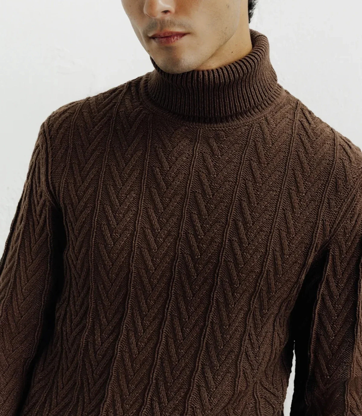 Pull col roulé torsadé chocolat - IZAC
