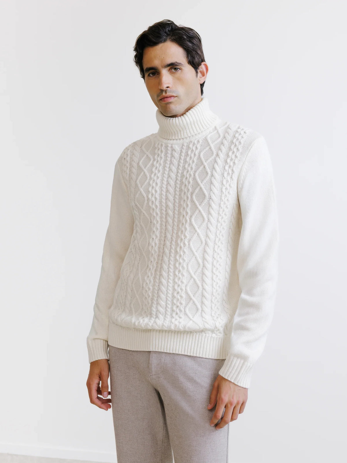 Pull col roulé en maille torsadée écru - IZAC