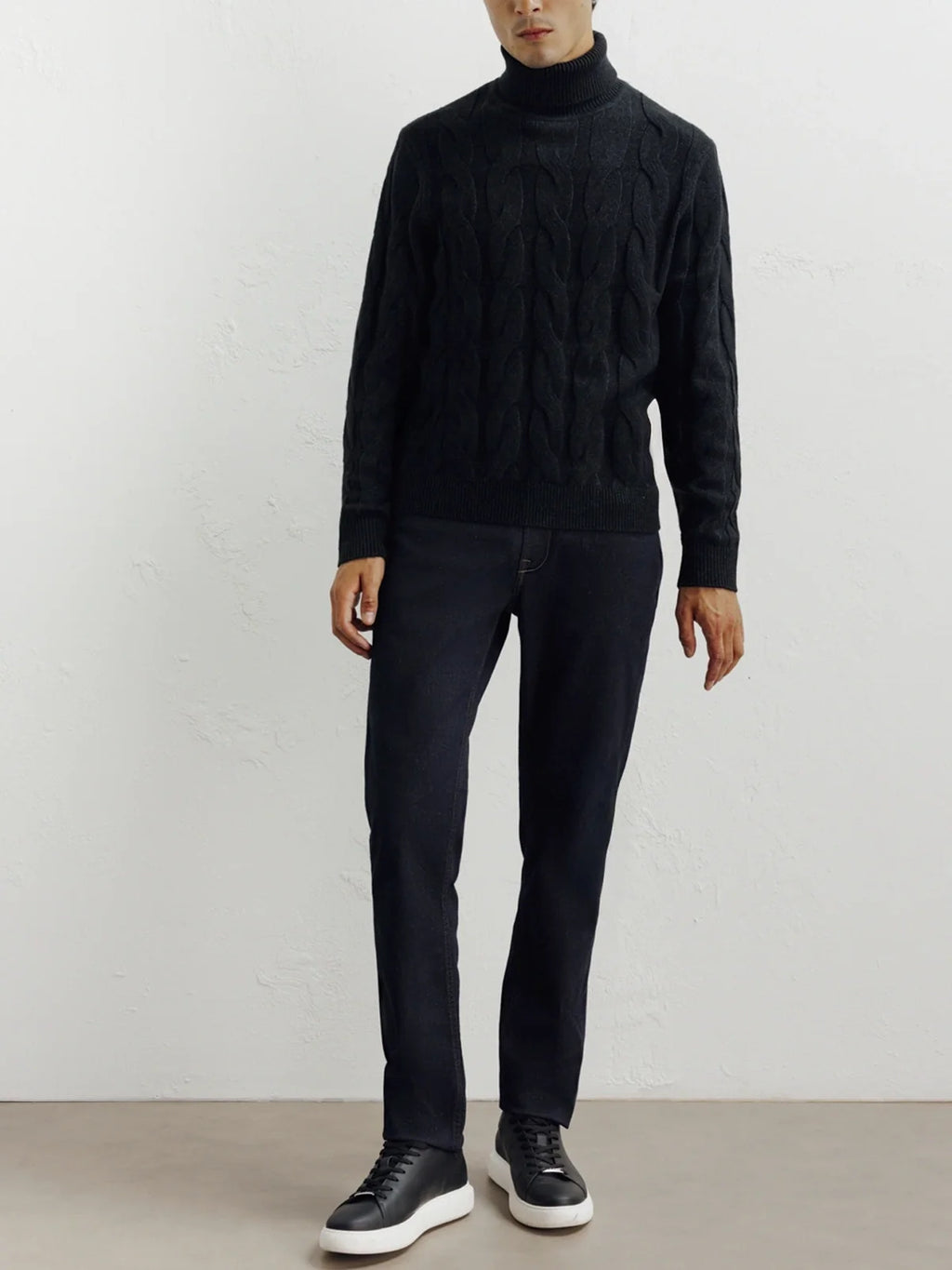 Pull col roulé torsadé noir - IZAC