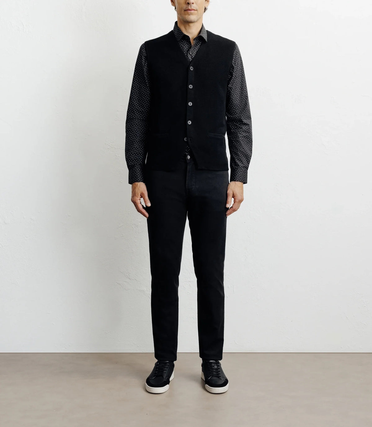 Gilet sans manches boutonné jeux de points noir - IZAC