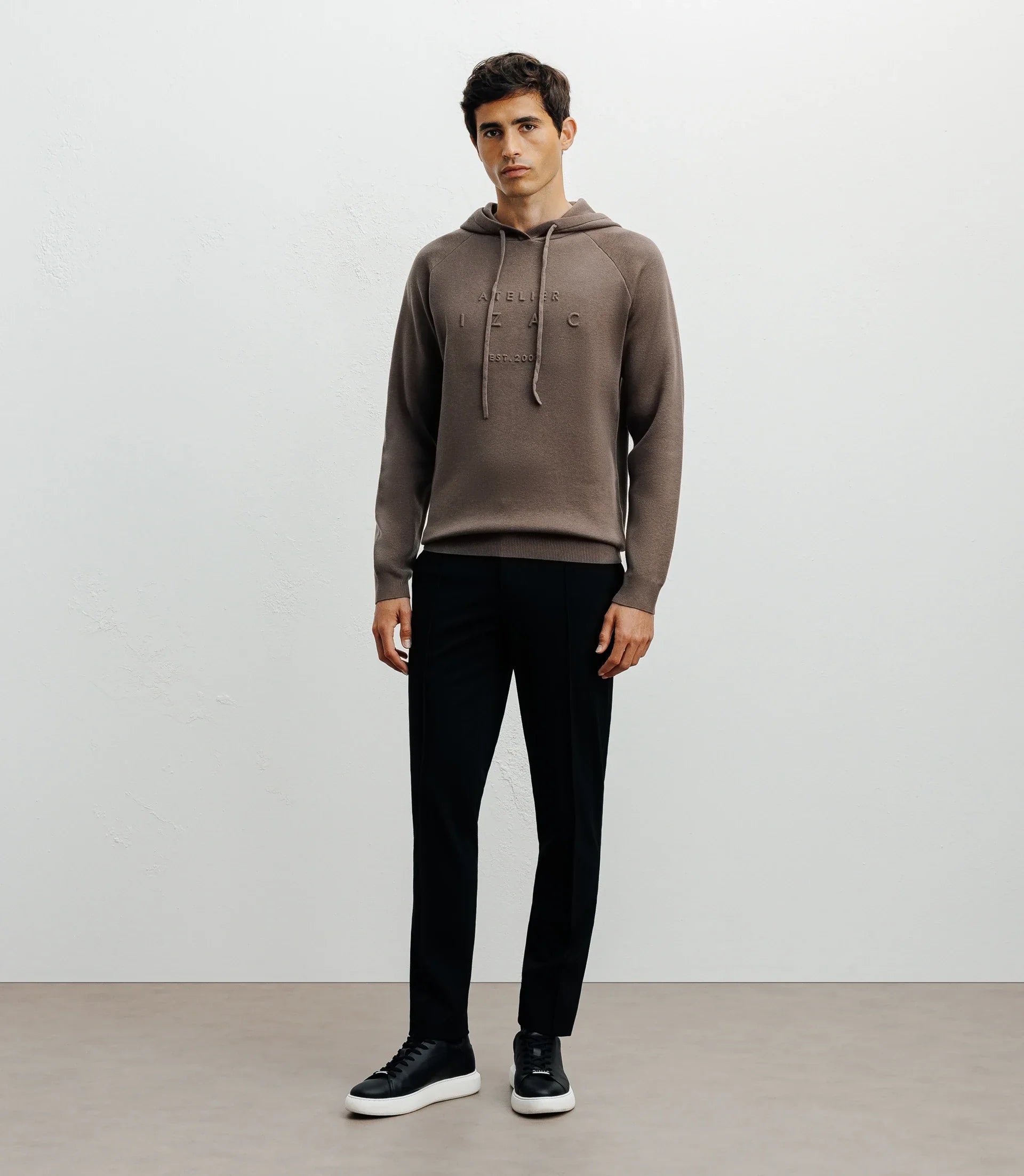 Pull à capuche en maille chatain - IZAC
