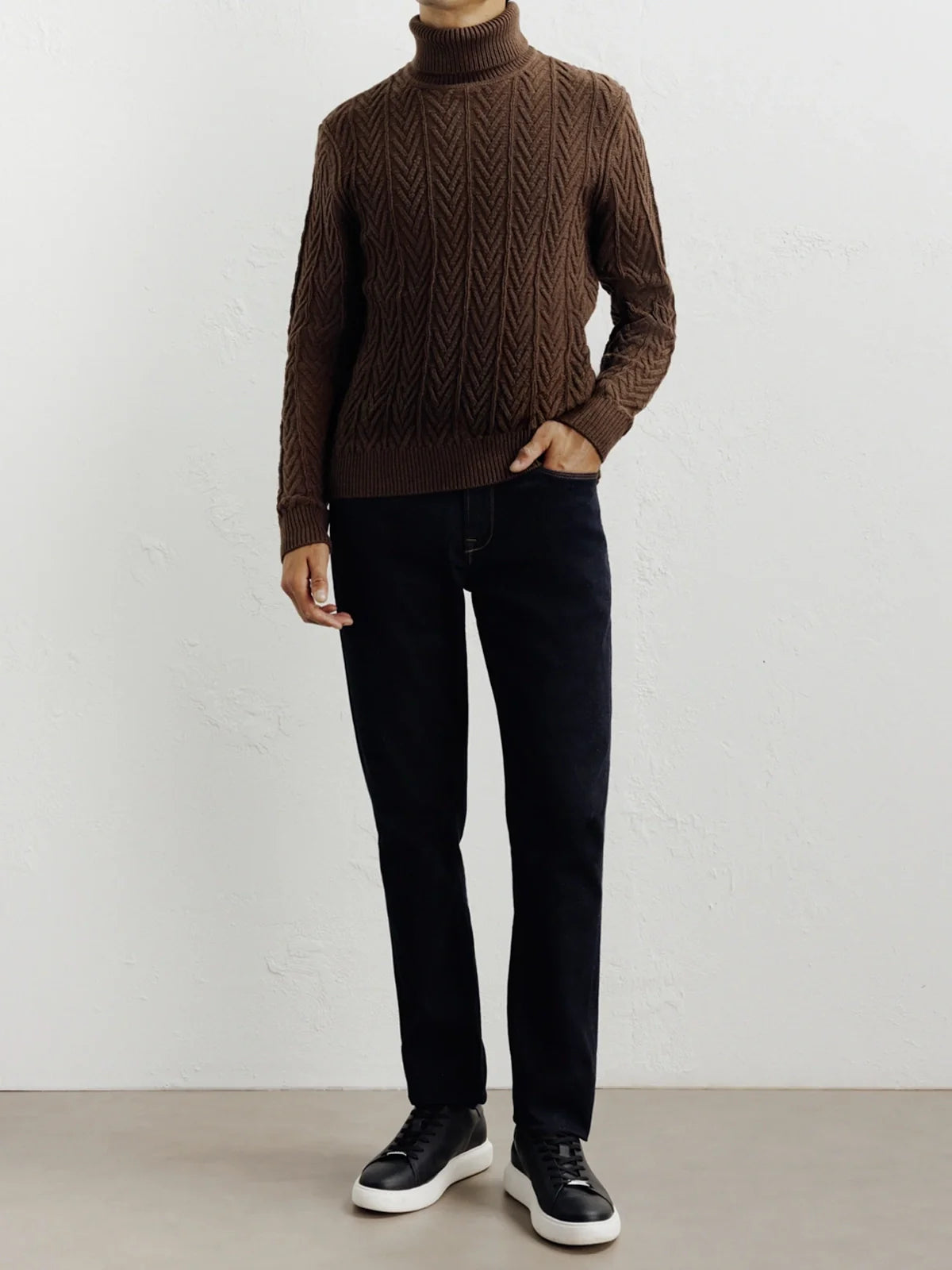 Pull col roulé torsadé chocolat - IZAC