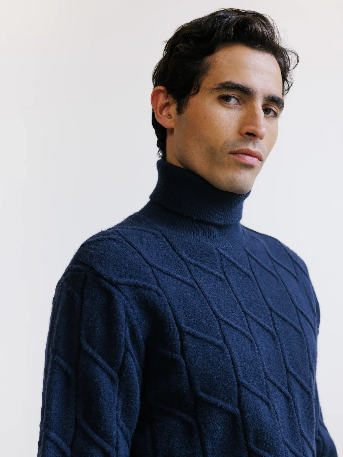 Pull col roulé en maille torsadée marine - IZAC