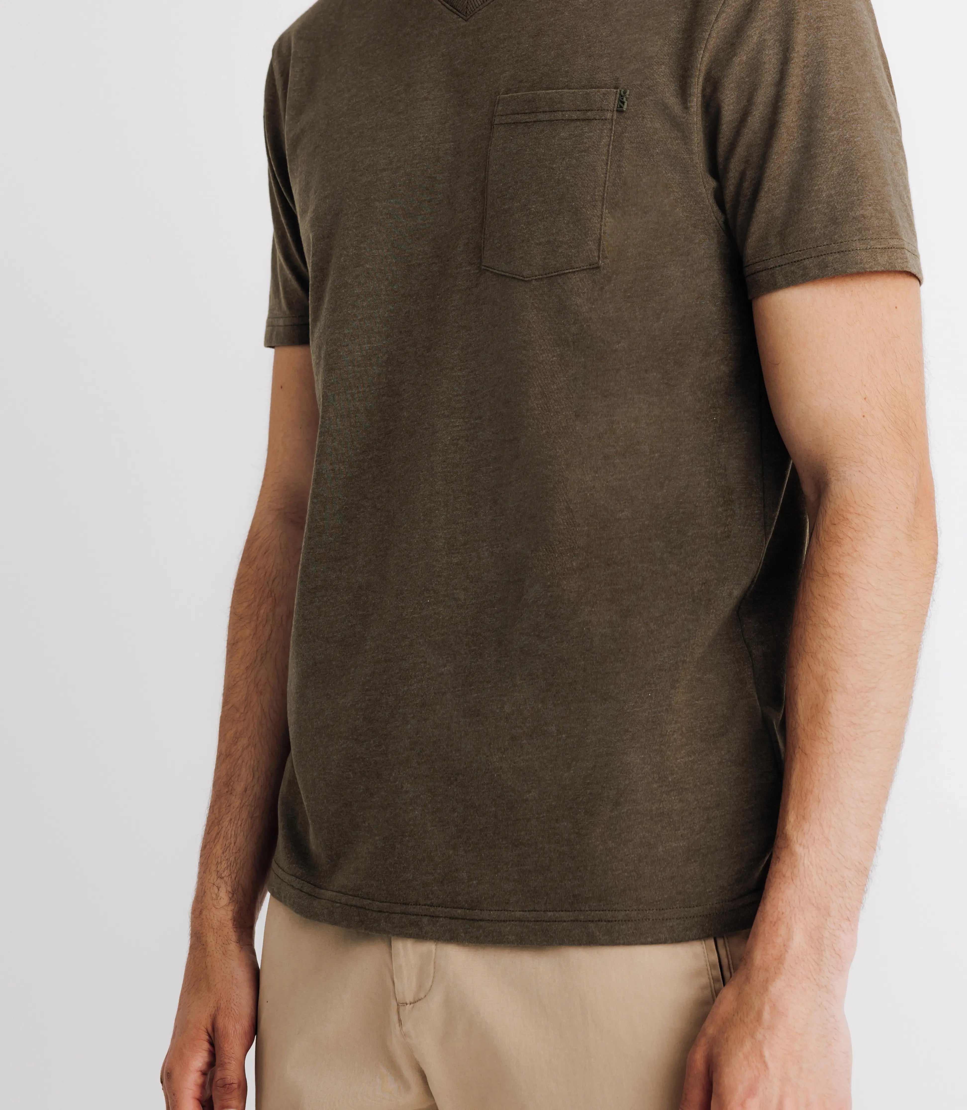 T-shirt col V avec poche kaki - IZAC