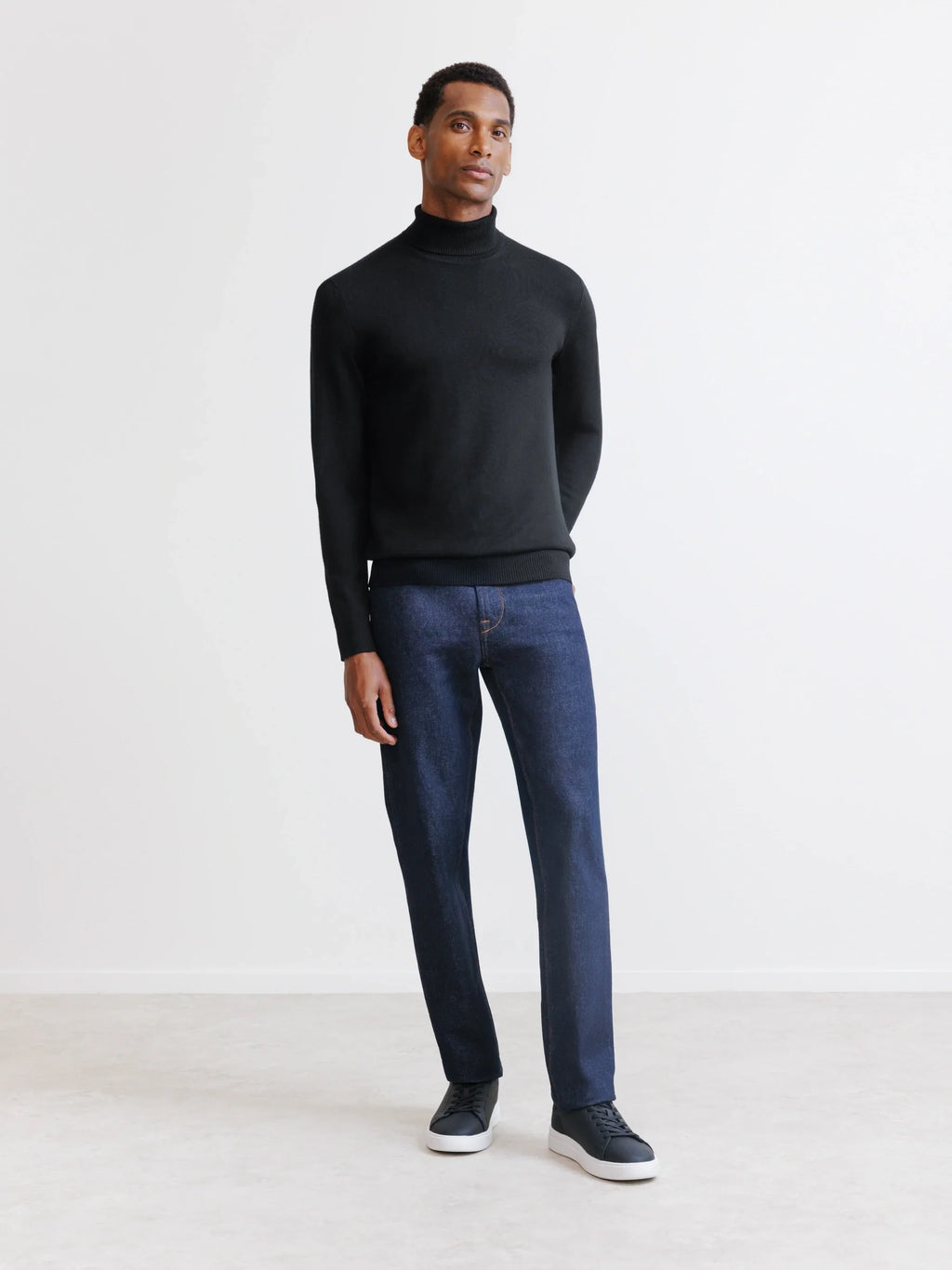 Pull col roulé en mérinos noir - IZAC