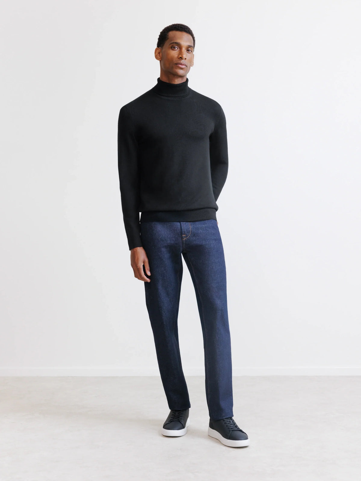 Pull col roulé en mérinos noir - IZAC