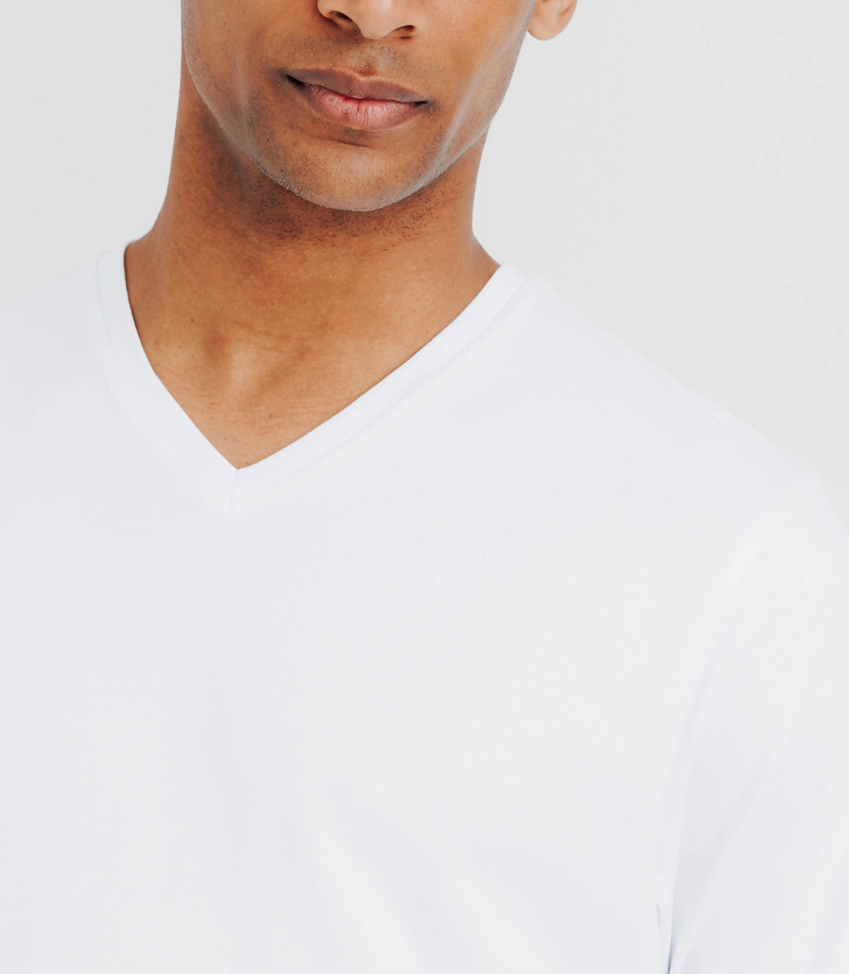 T-shirt col V blanc - IZAC