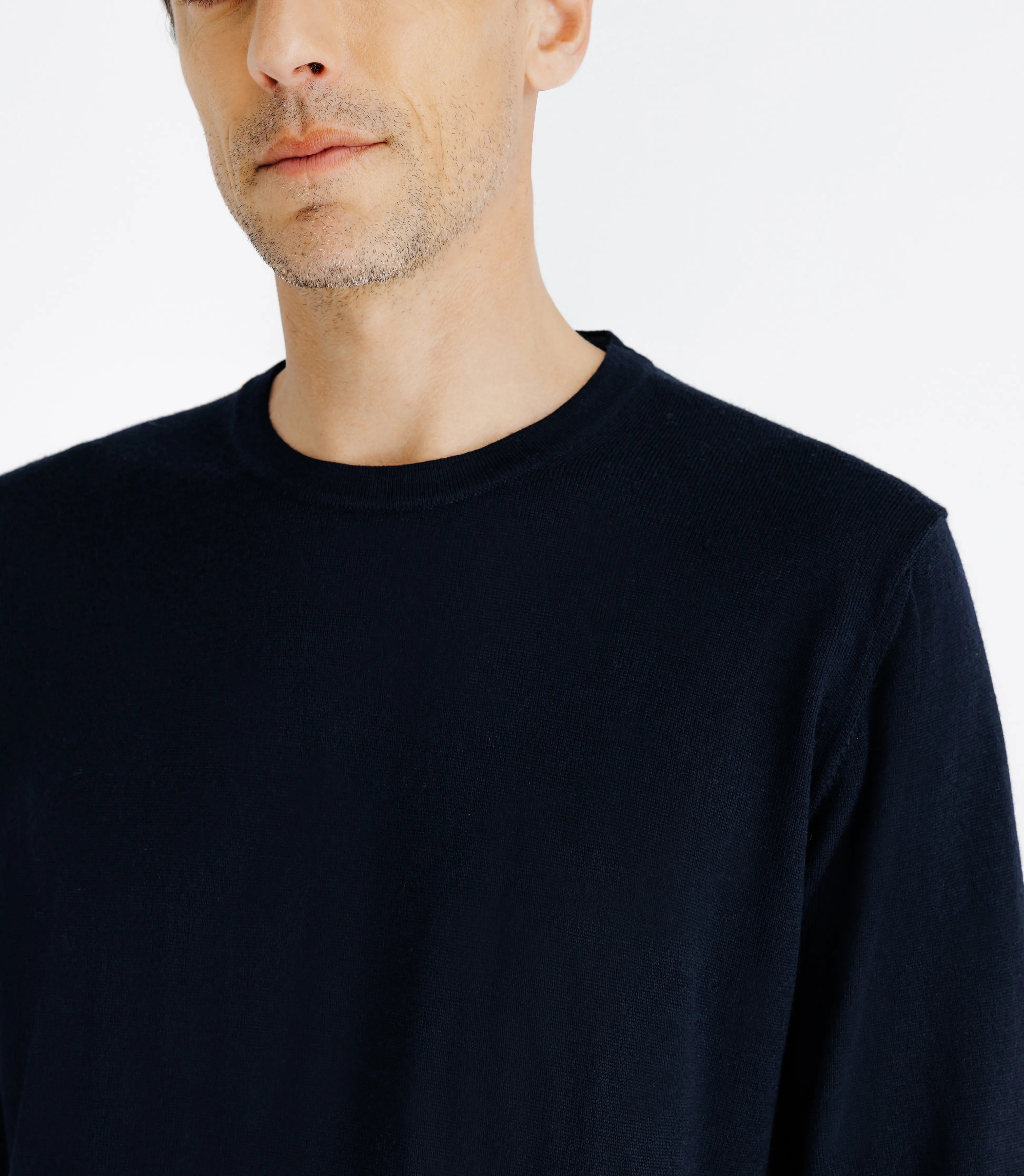 Pull en laine mérinos col rond marine - IZAC