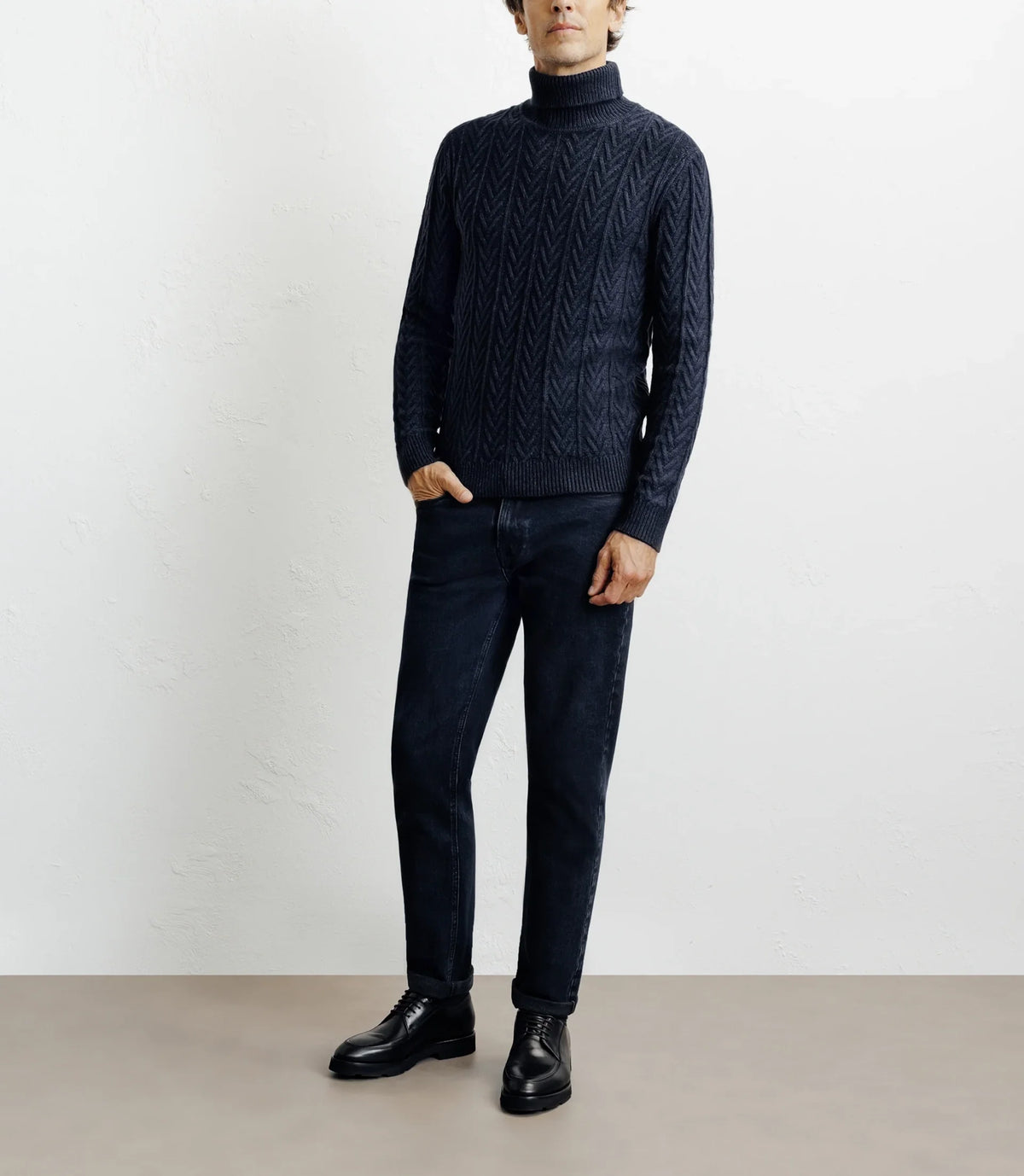 Pull col roulé torsadé marine - IZAC