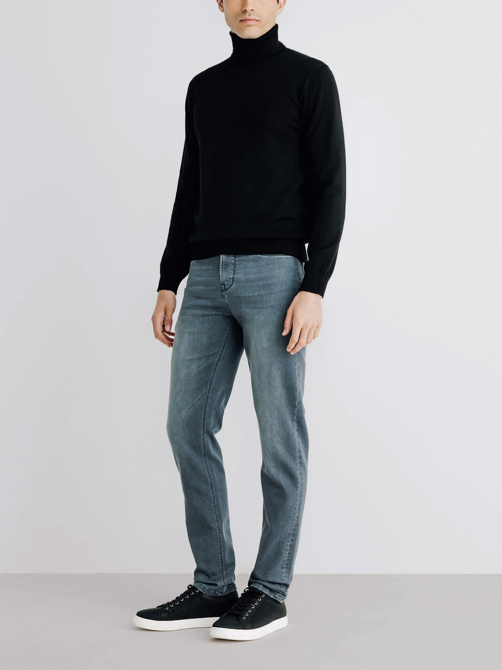 Pull col roulé noir - IZAC