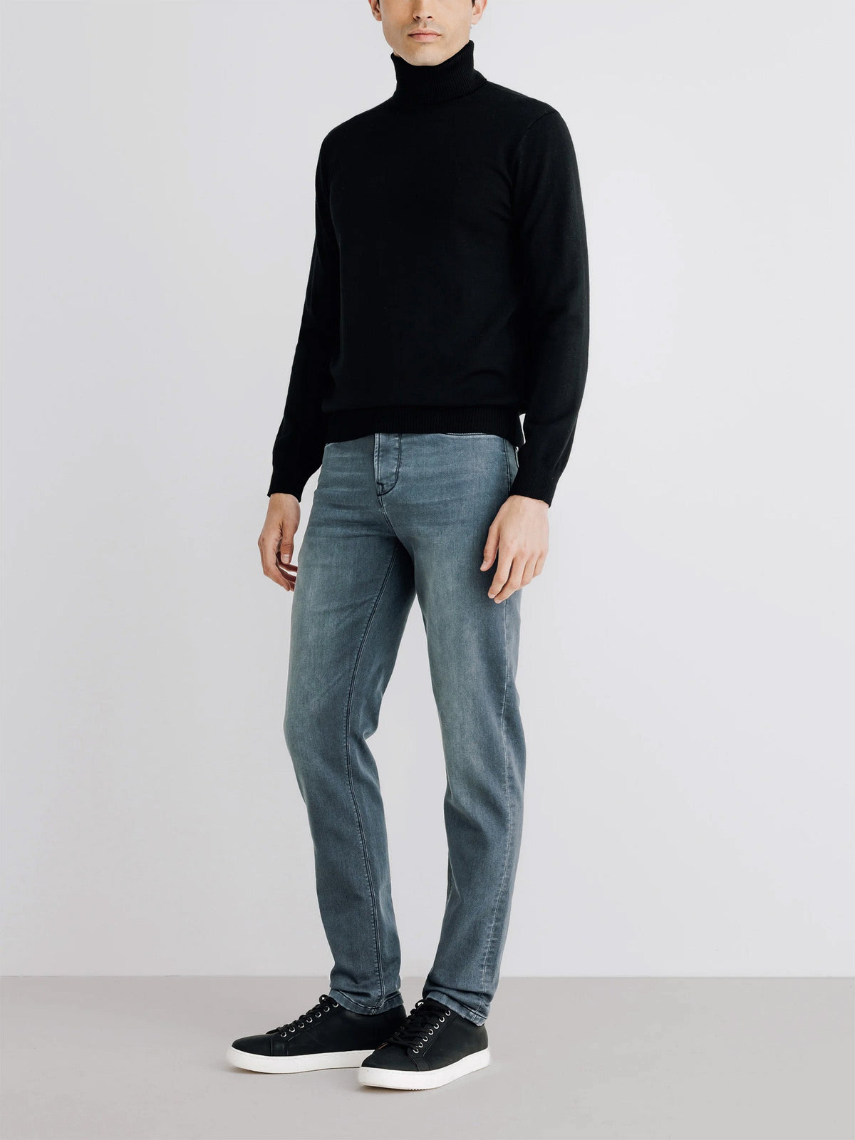Pull col roulé noir - IZAC
