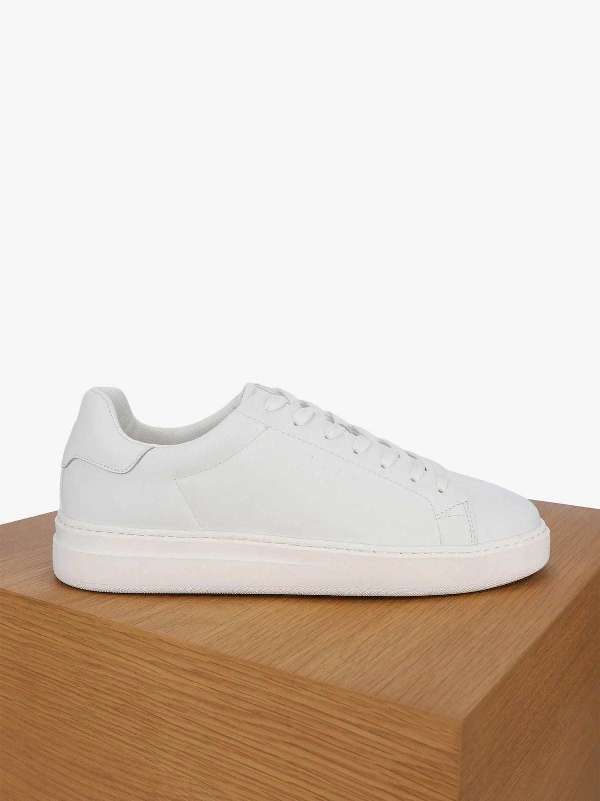 Basket en cuir blanche - IZAC