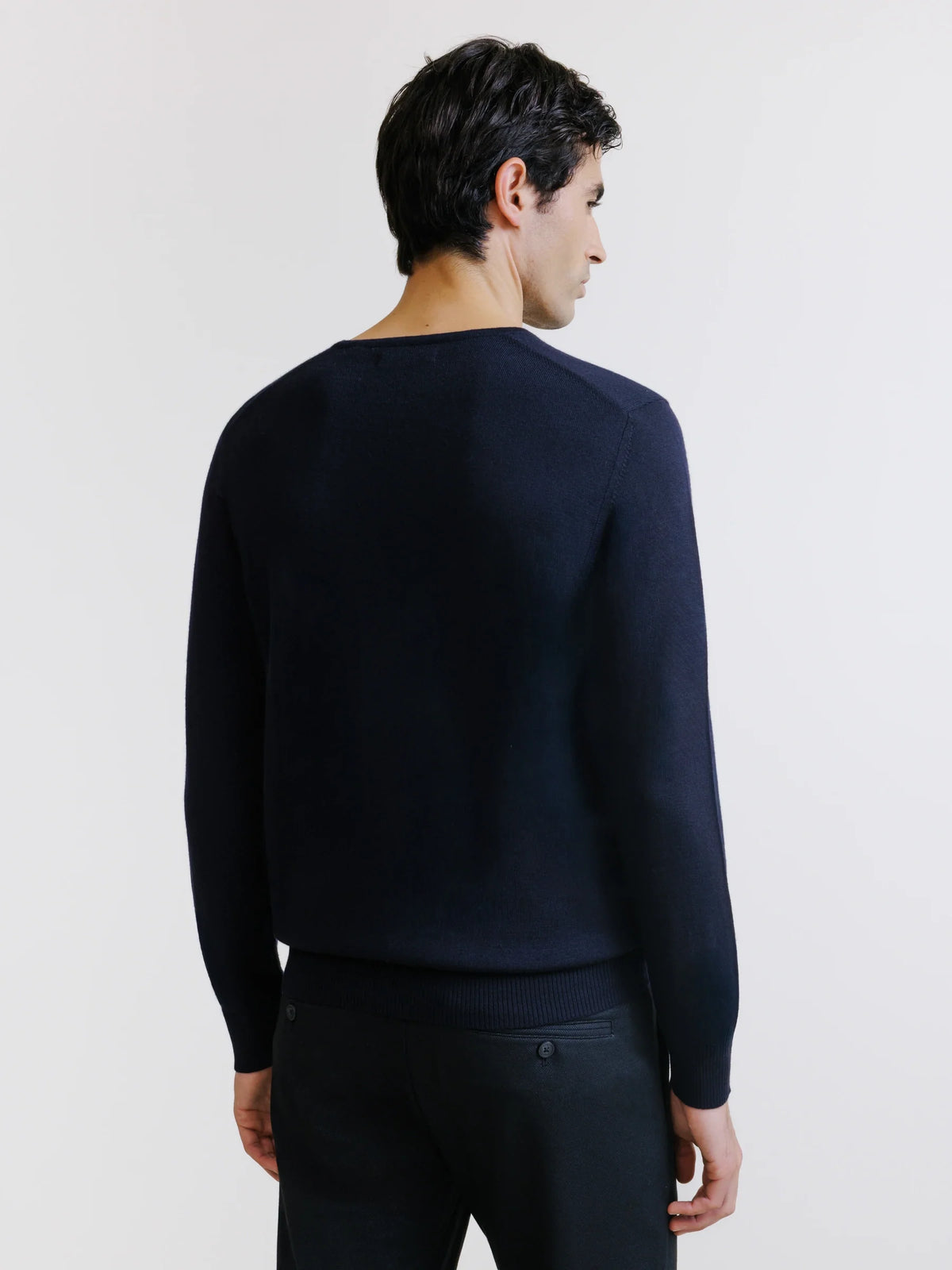 Pull col V en laine mérinos marine - IZAC