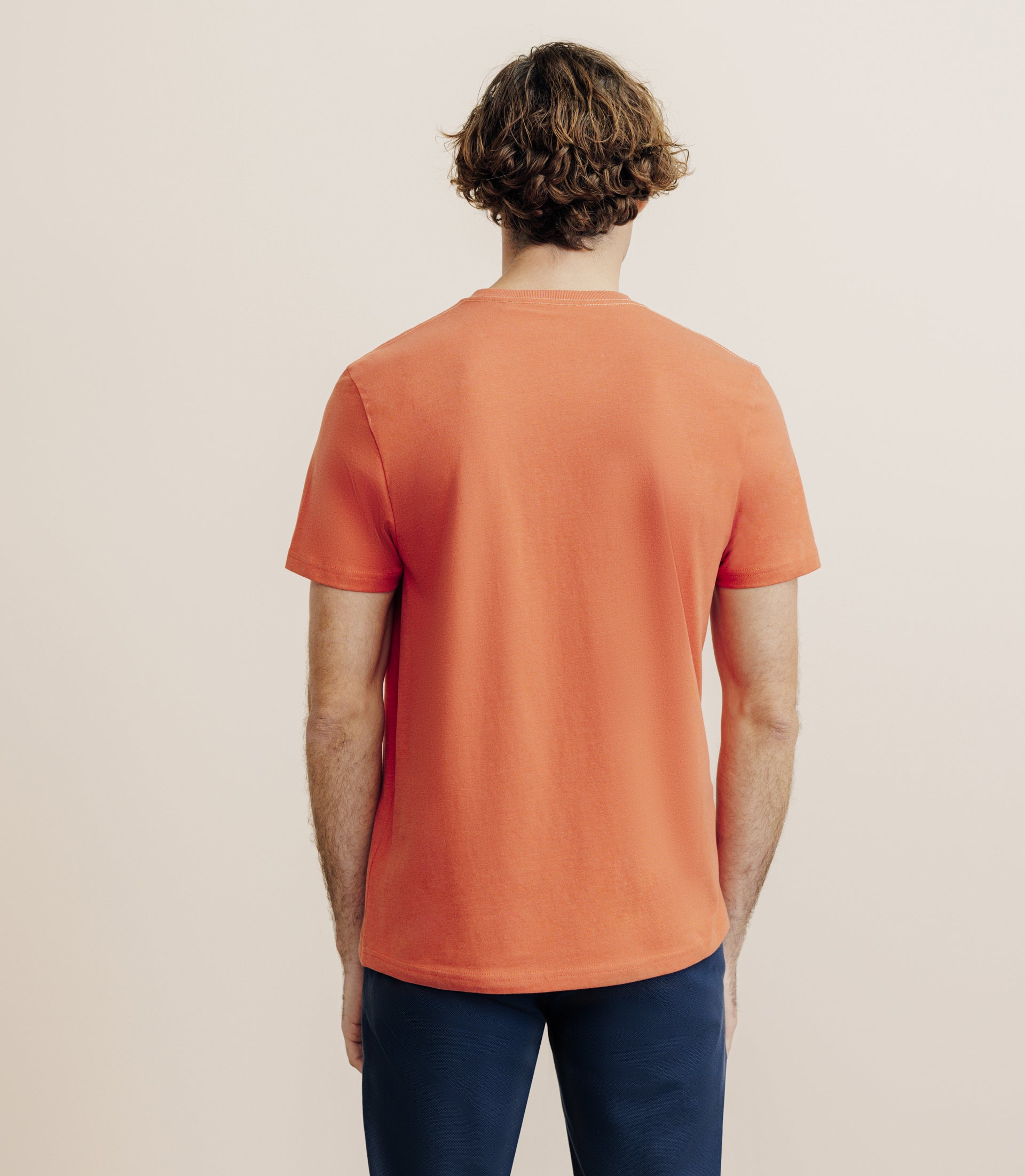 T-shirt col V avec poche orange - IZAC