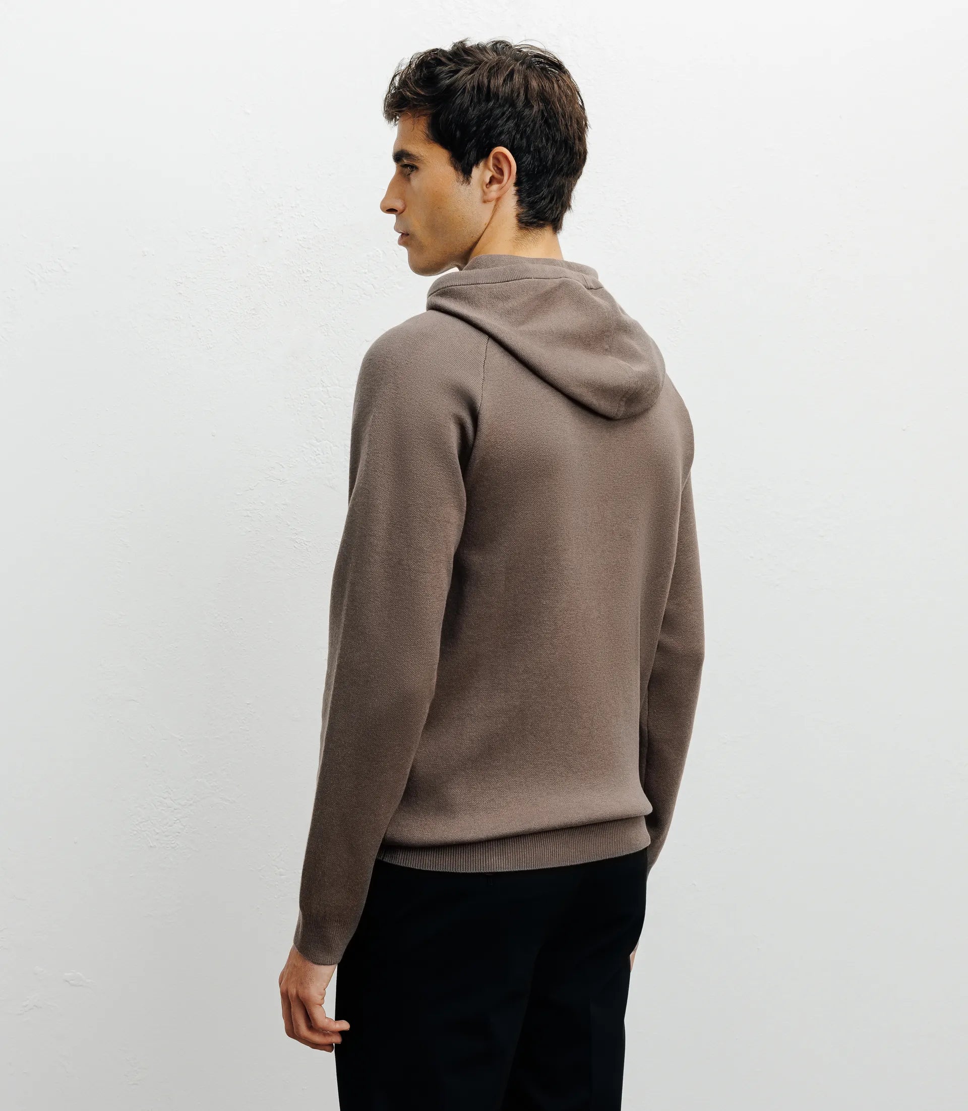 Pull à capuche en maille chatain - IZAC