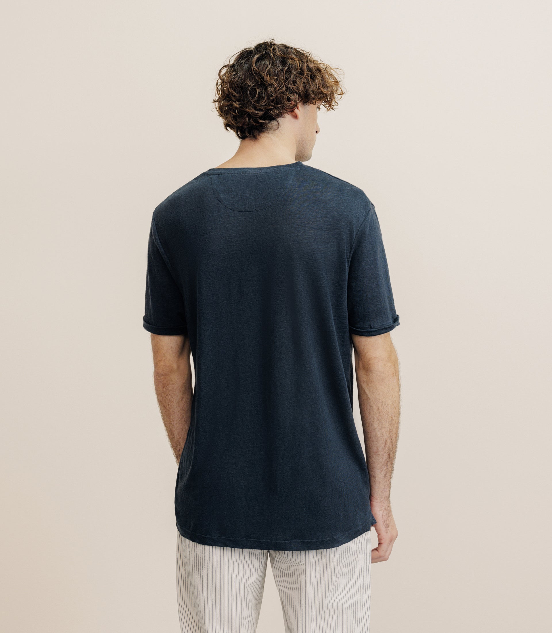 T-shirt col V 100% lin marine - IZAC