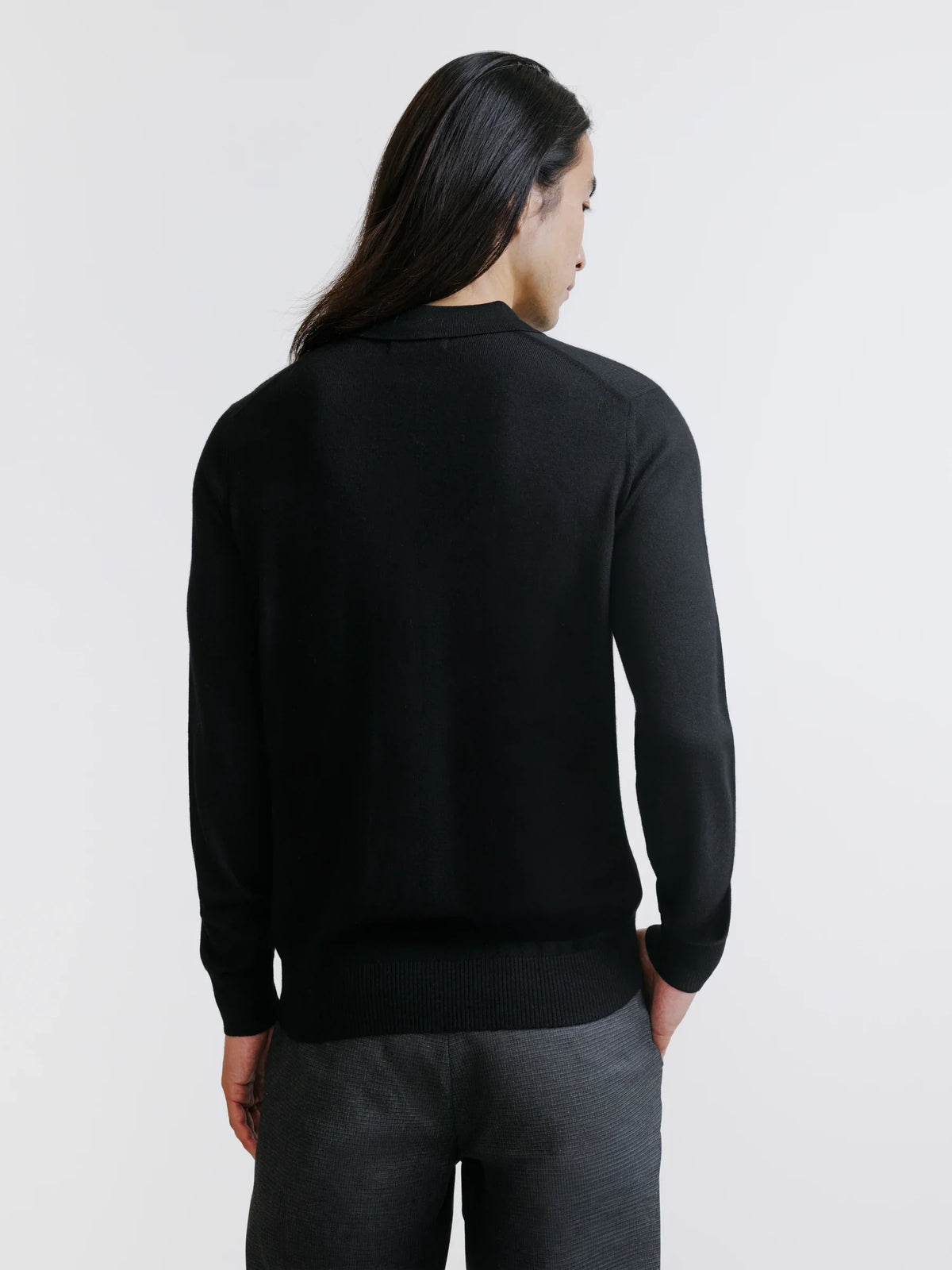 Pull col polo boutonné en laine mérinos noir - IZAC