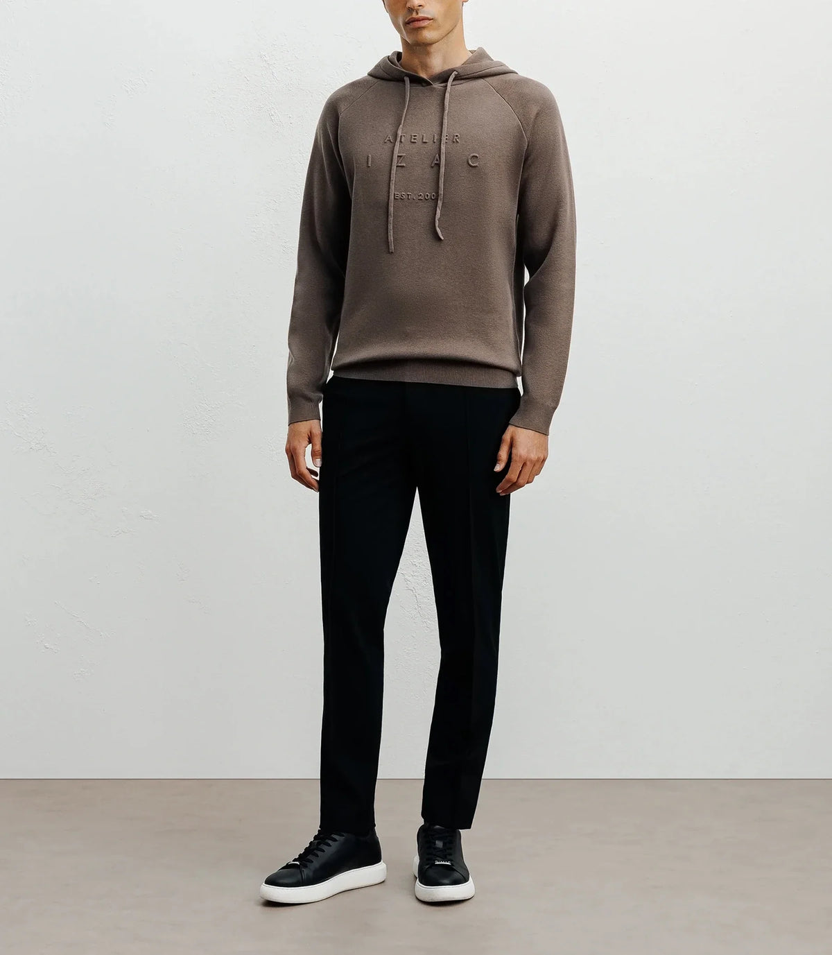 Pull à capuche en maille chatain - IZAC