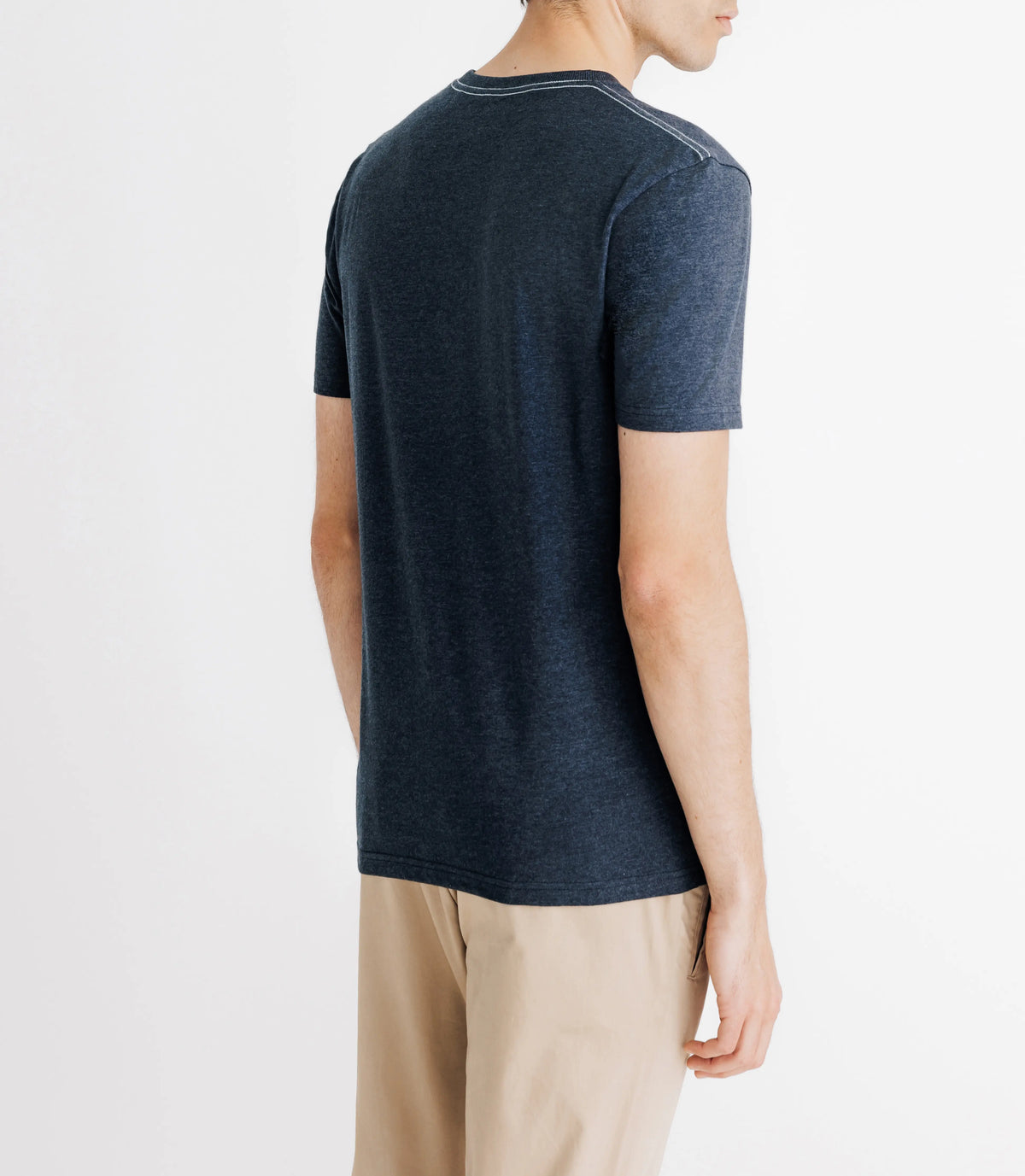 T-shirt col V avec poche marine - IZAC