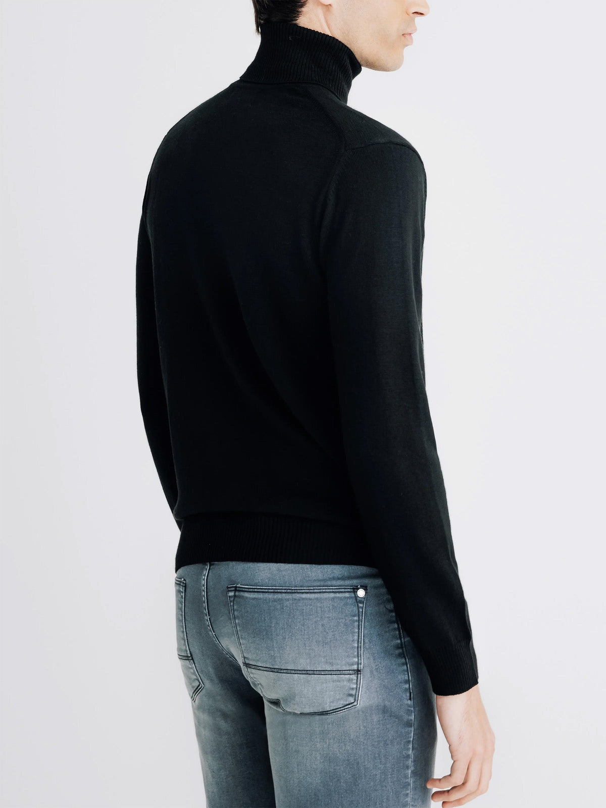 Pull col roulé noir - IZAC