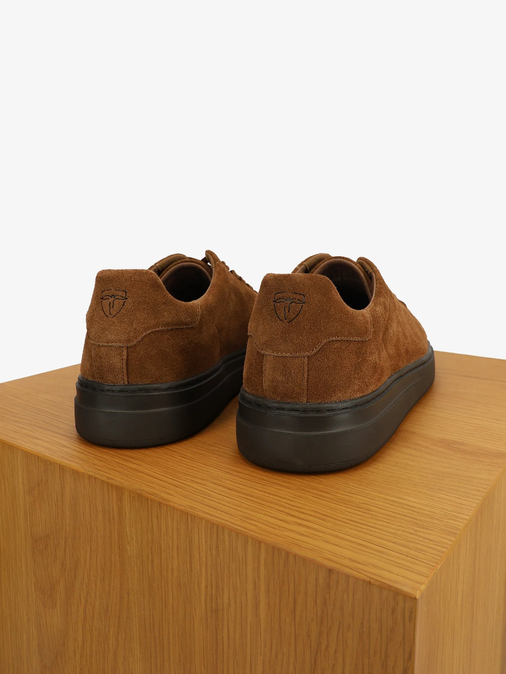Baskets en suède camel - IZAC