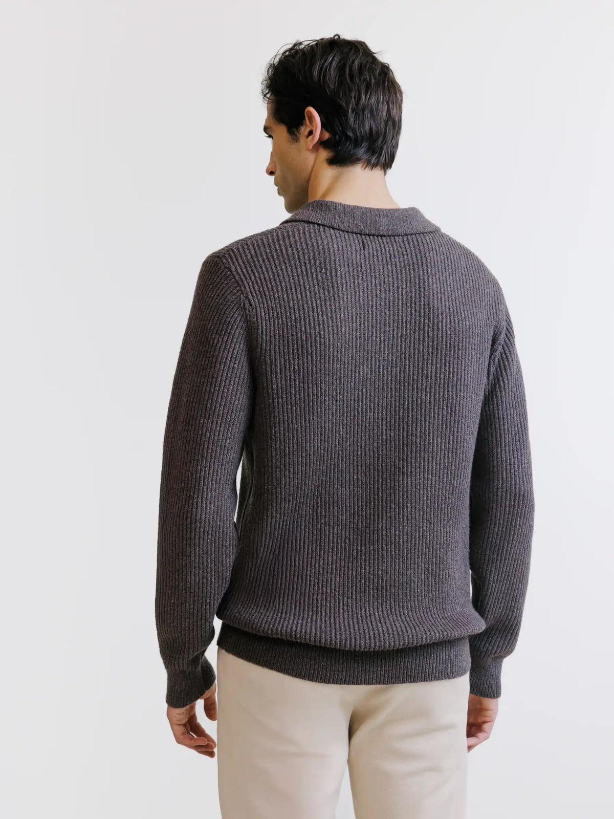 Pull à col polo ouvert en maille côtelée marron - IZAC