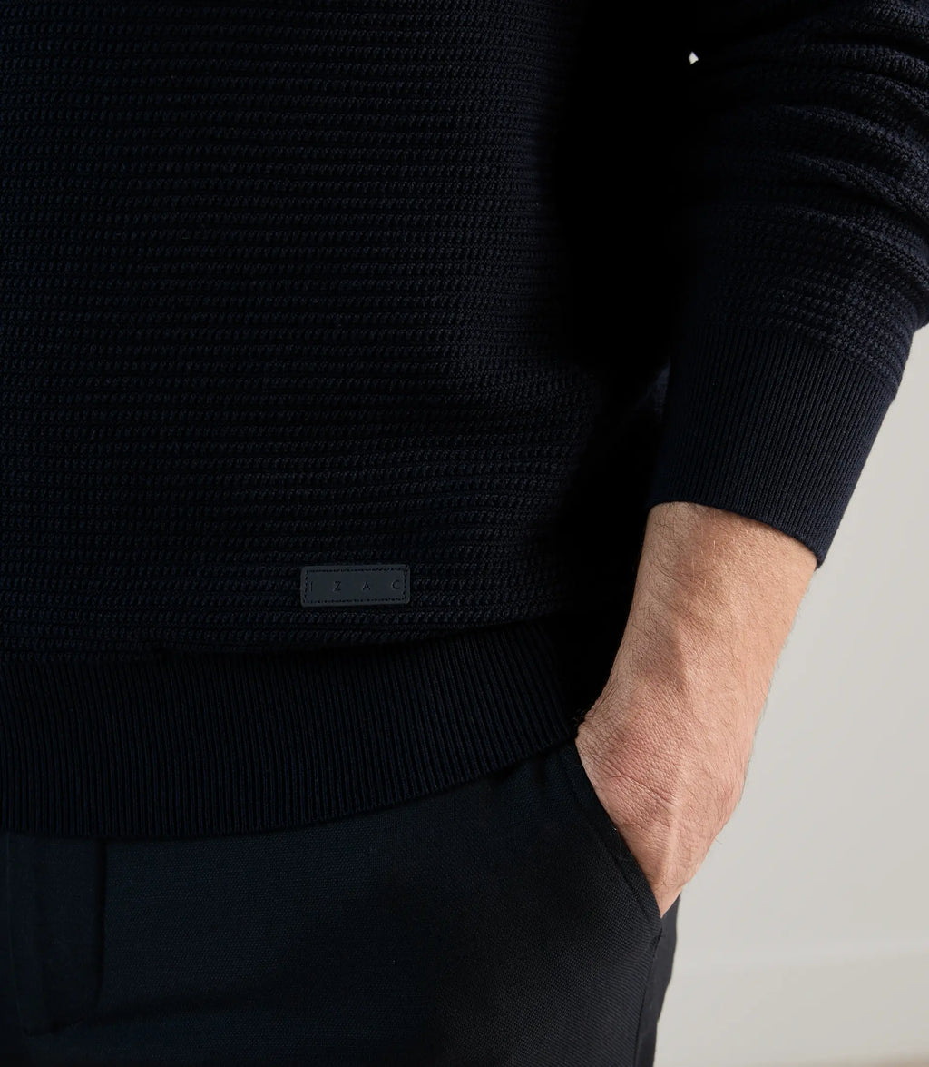 Pull col rond en jeu de points marine - IZAC