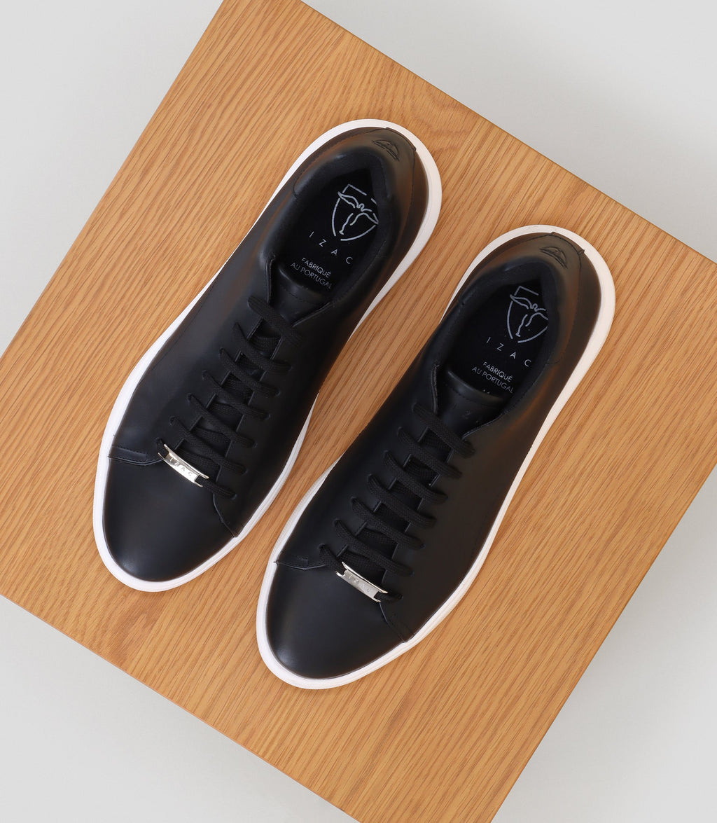 Chaussures sneakers en cuir noir - IZAC