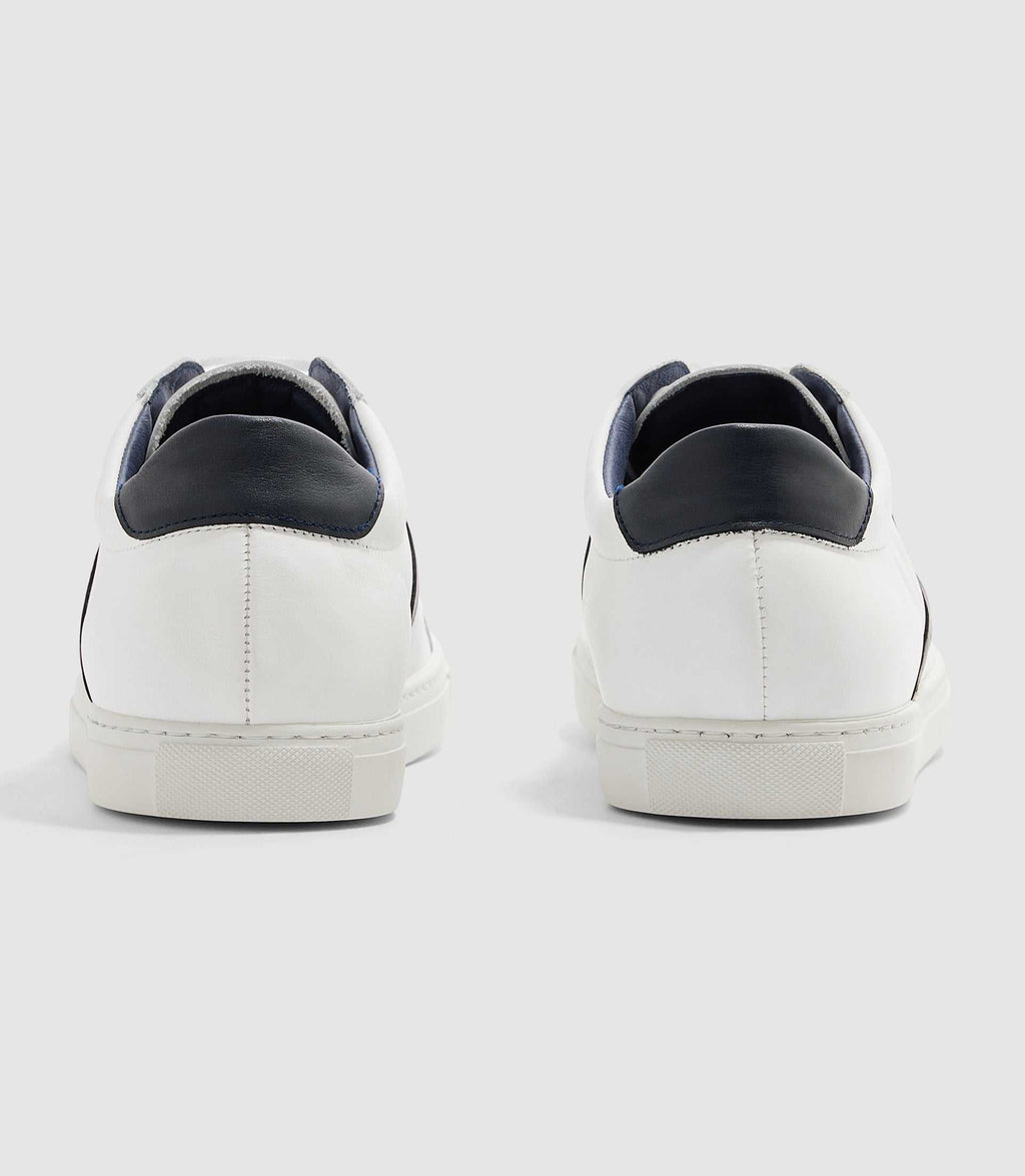 Sneakers en cuir blanche et marine "Eva" - IZAC